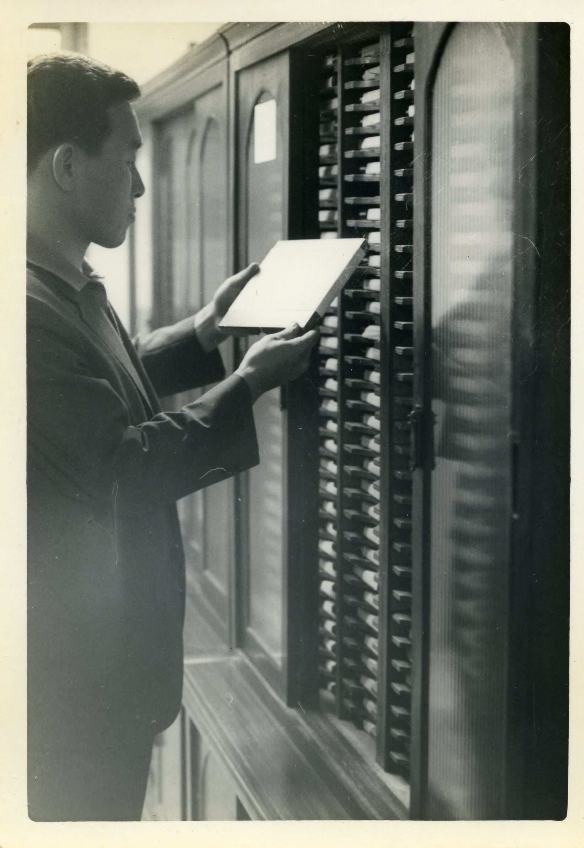 19751013_(KNOU.I8666)음향도서관 개관식(김종서 학장)_03.jpg 첨부 이미지